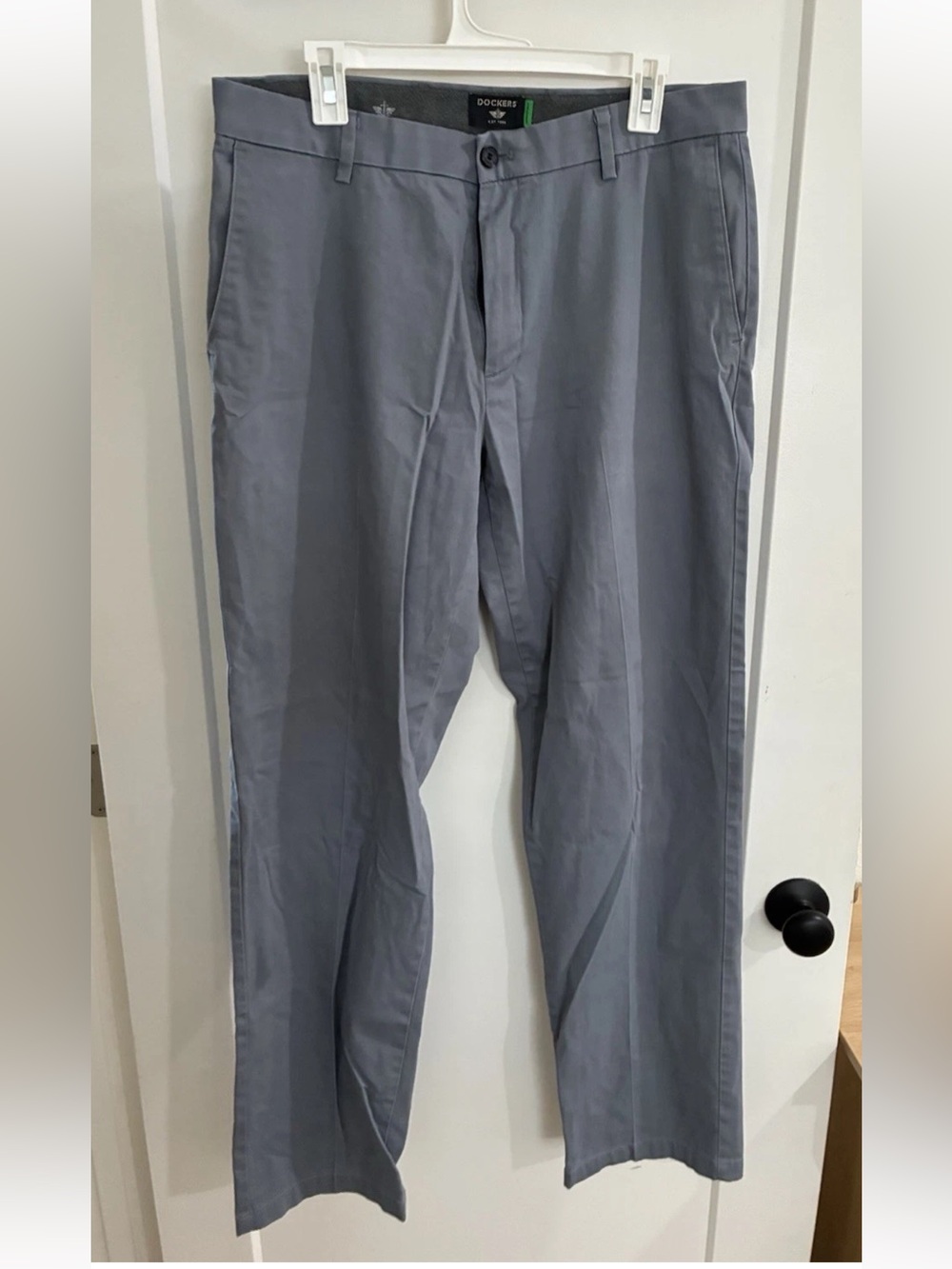 Signature Men's Light Gray Straight Chinos